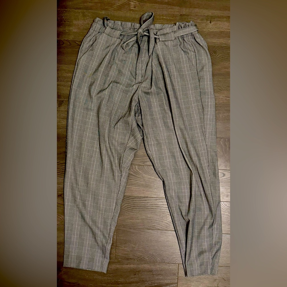 Reitmans paper-bag waist dress pants. Size 20, regular.